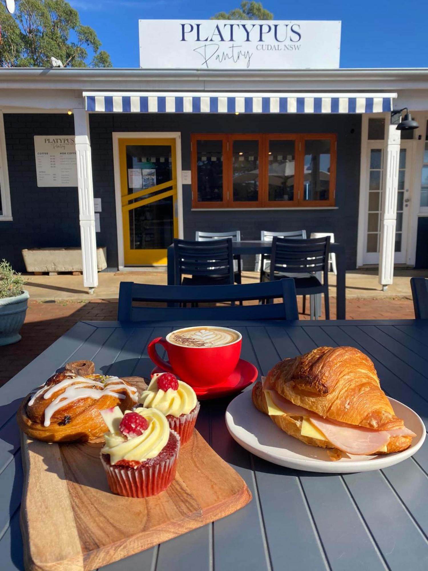 The Platypus Accommodation & Cafe Cudal Esterno foto